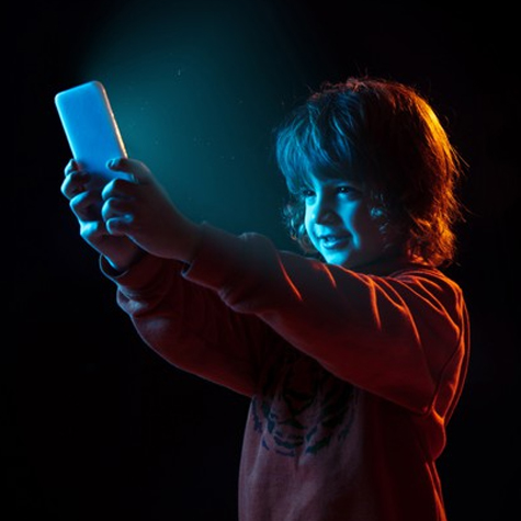 Aşırı cep telefonu veya tablet kullanımı çocuğunuzun gözüne zarar verebilir !